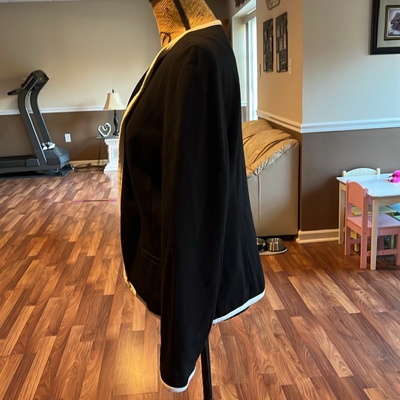 Talbots size 12 black blazer with white trim - Picture 2 of 3
